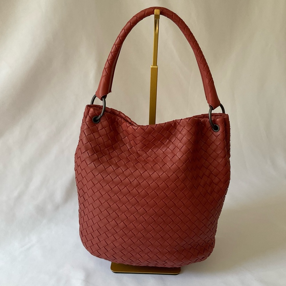 Bottega Veneta Intrecciato bucket bag